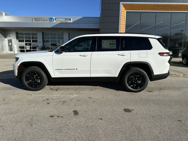 New 2025 Jeep Grand Cherokee L Altitude image 9