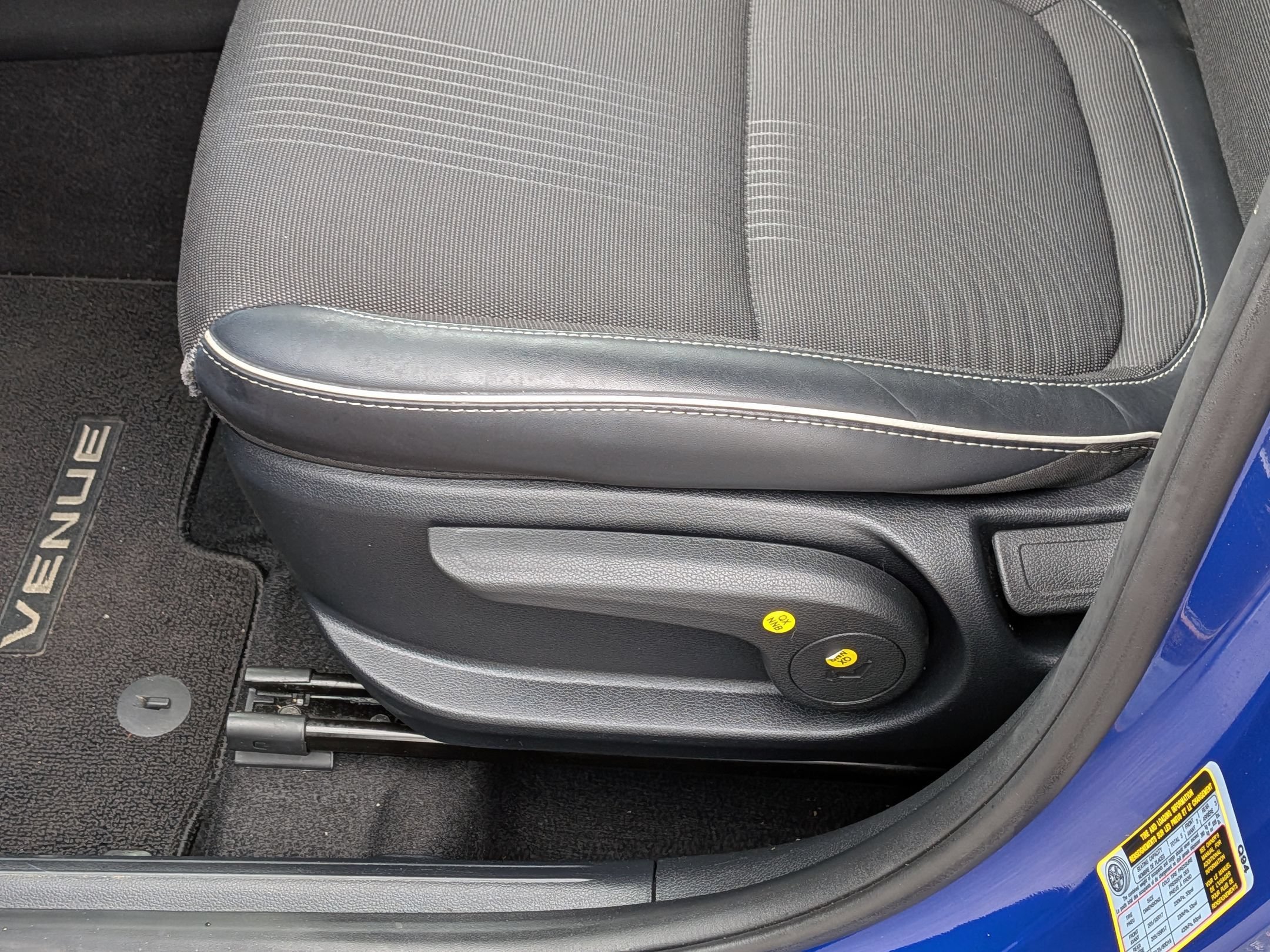 Used 2024 Hyundai Venue Limited FWD image 15