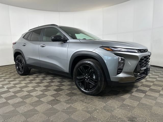 Used 2024 Chevrolet Trax ACTIV w/ Sunroof Package image 2