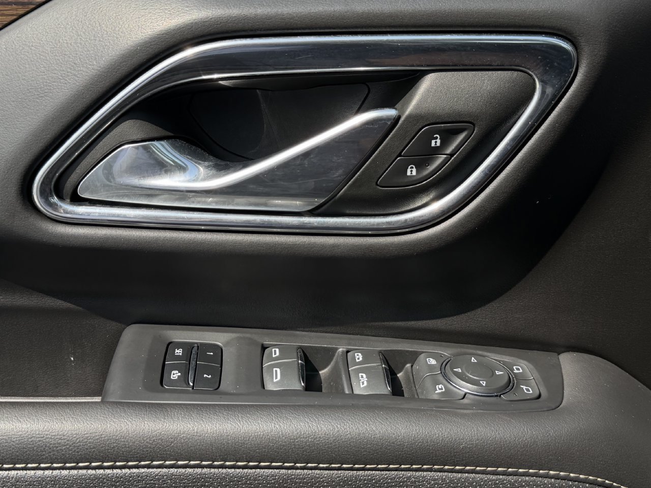 Used 2023 Chevrolet Suburban Premier AWD/4WD image 22