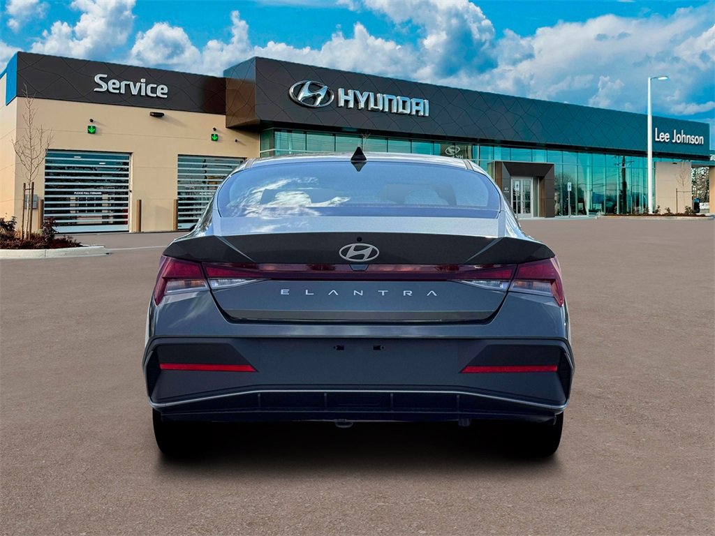 New 2026 Hyundai Elantra SE image 6