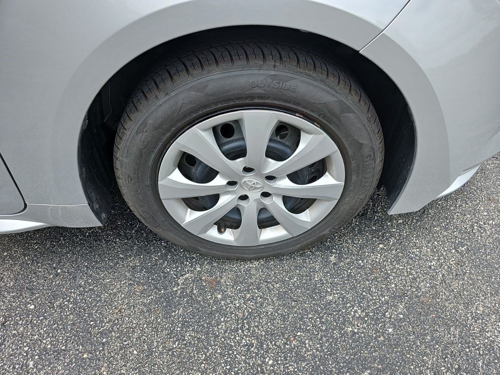 Used 2024 Toyota Corolla LE FWD image 9