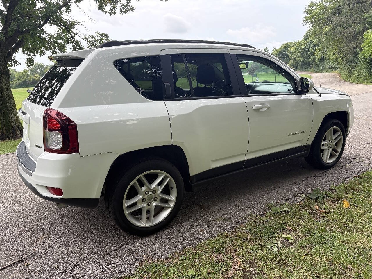 Used 2014 Jeep Compass Limited AWD/4WD image 12
