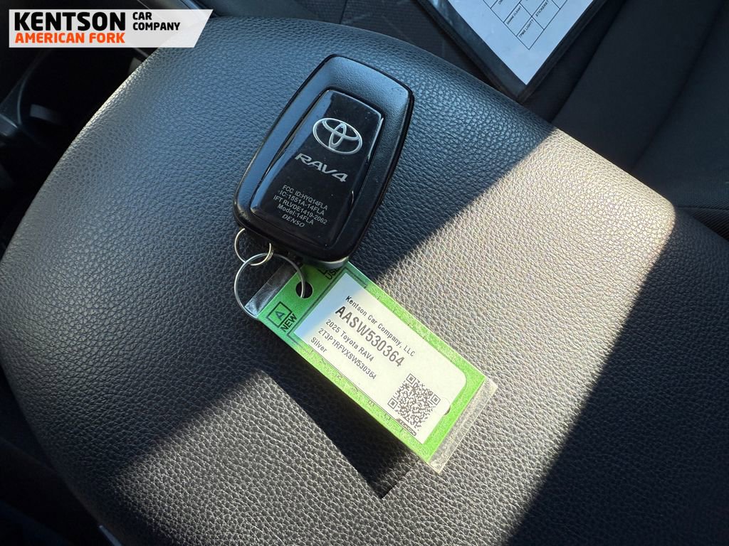 Used 2025 Toyota RAV4 XLE image 40