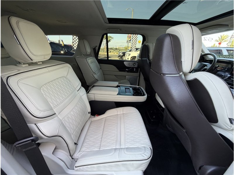 Used 2022 Lincoln Navigator Black Label AWD/4WD image 32