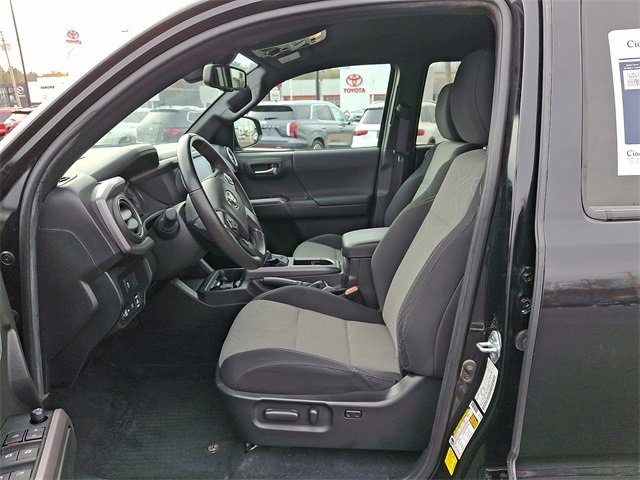 Used 2022 Toyota Tacoma TRD Off-Road image 16