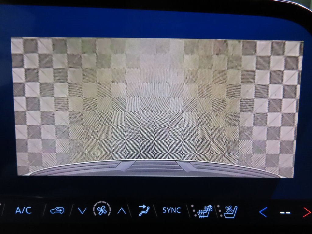 Used 2025 Chevrolet Suburban Premier image 22