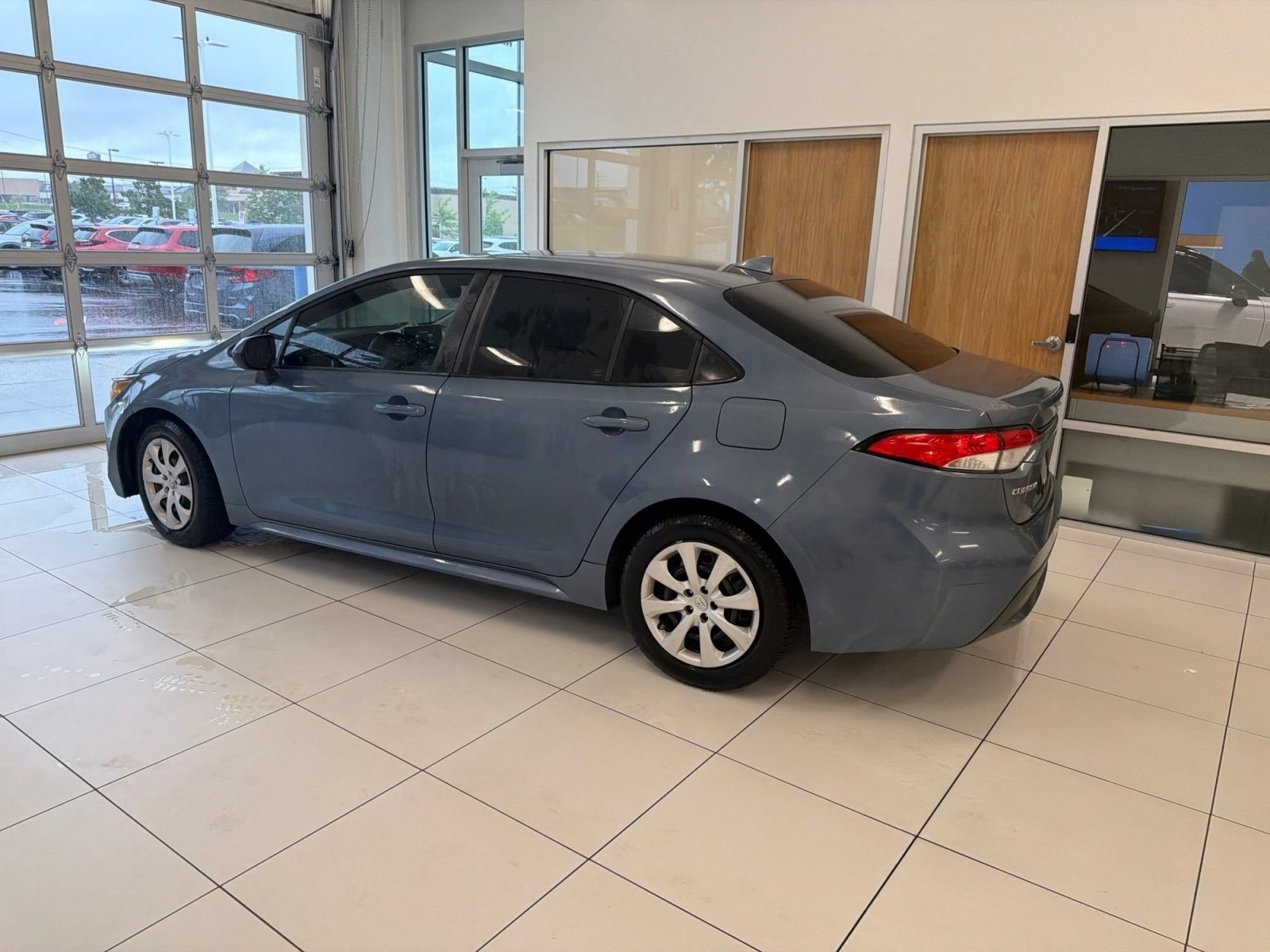 Used 2020 Toyota Corolla LE FWD image 12