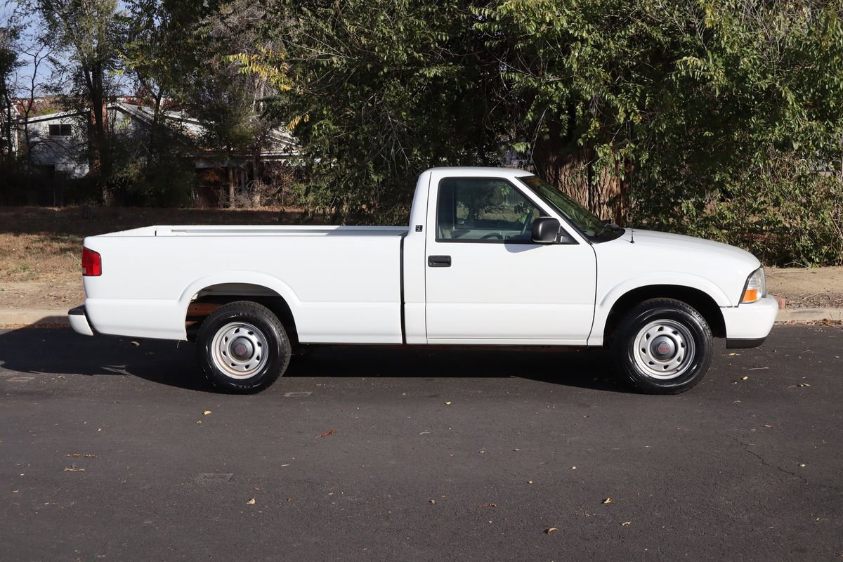 Used 2000 GMC Sonoma SL w/ Cold-Climate Pkg image 3