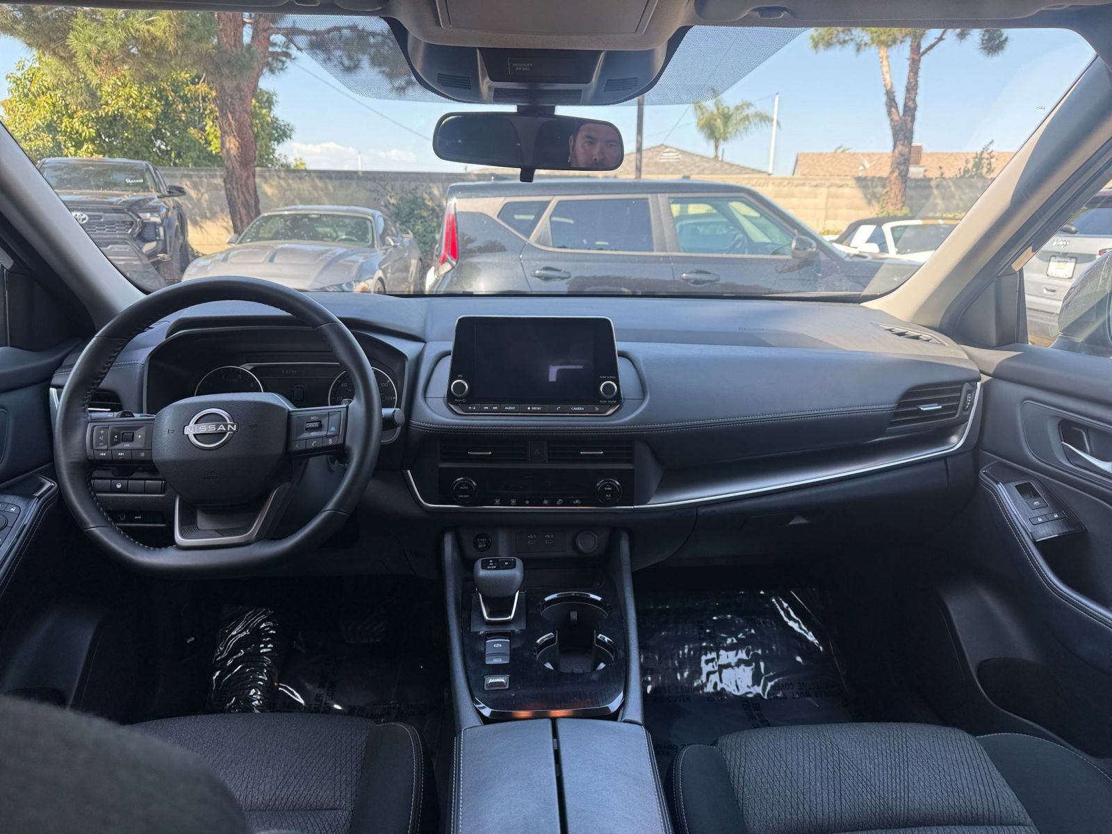 Used 2025 Nissan Rogue SV FWD image 30