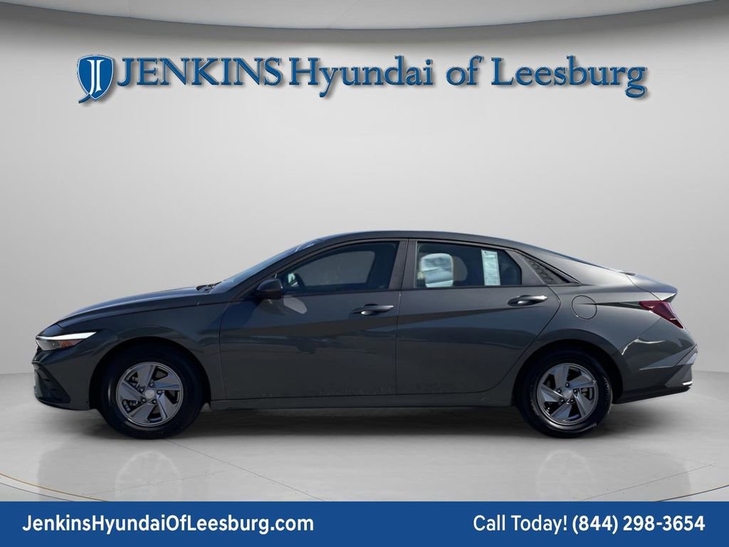 Certified 2024 Hyundai Elantra SE FWD image 9