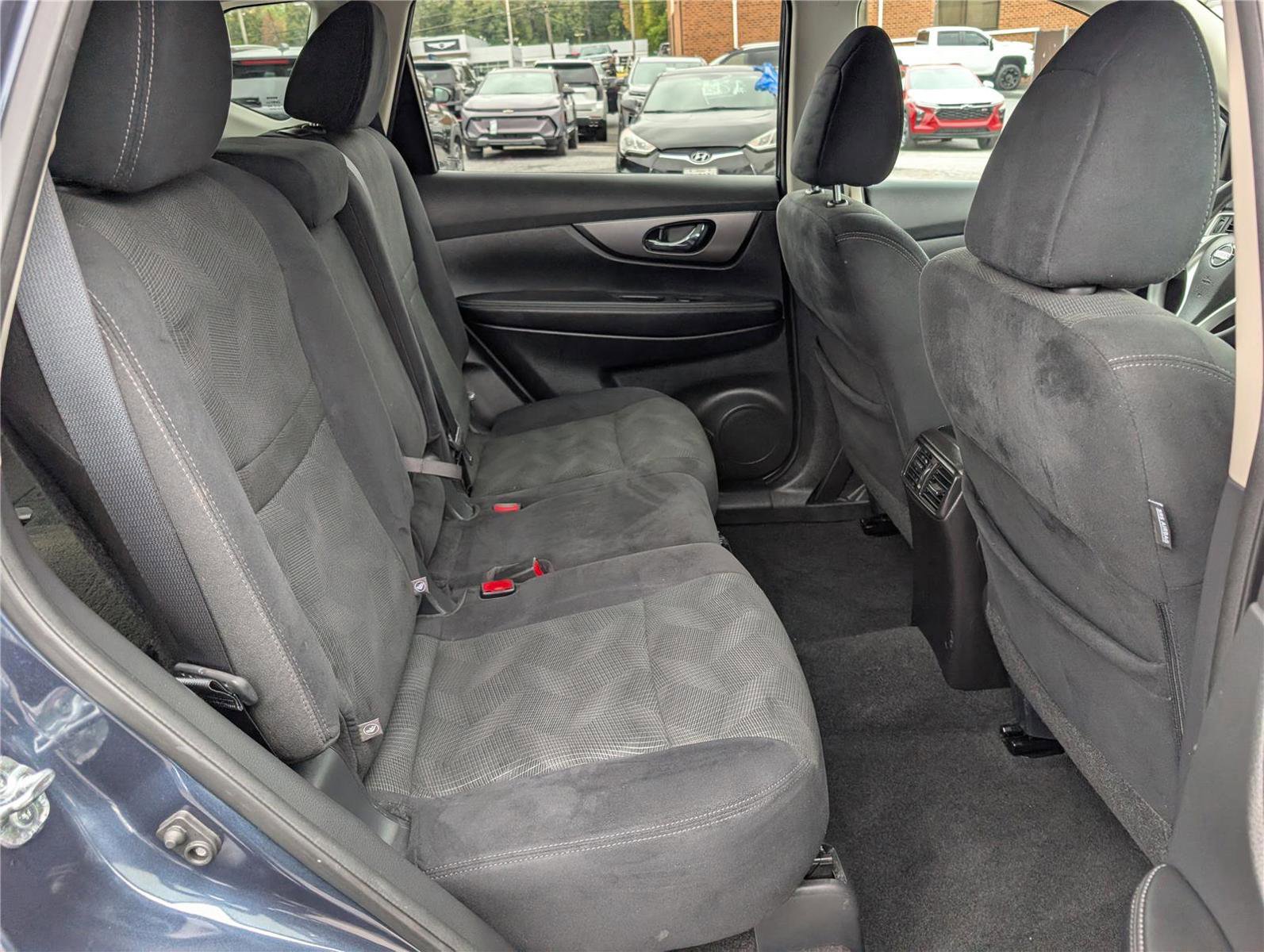 Used 2016 Nissan Rogue SV w/ SV Premium Package image 13