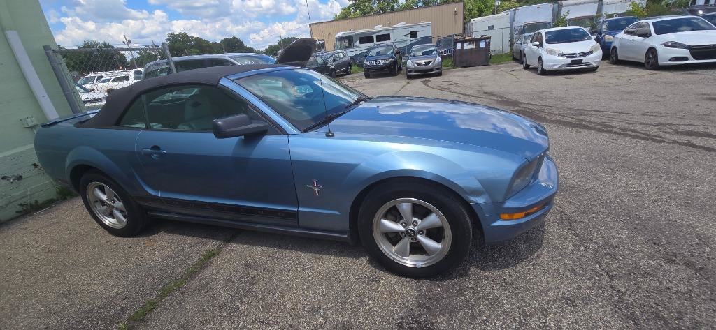 Used 2007 Ford Mustang Convertible RWD image 4