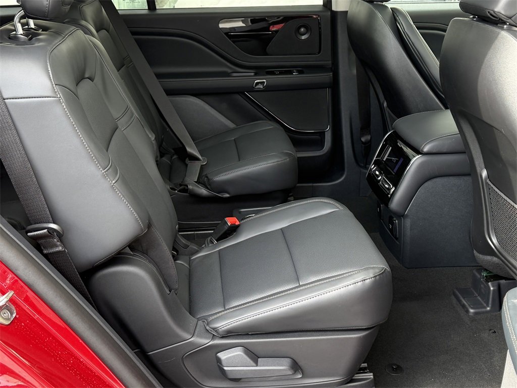 New 2026 Lincoln Aviator AWD image 12
