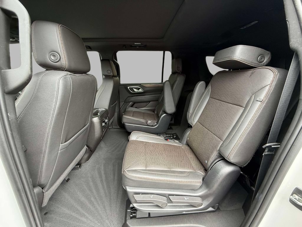 Used 2023 Chevrolet Suburban High Country w/ Premium Package 2 AWD/4WD image 20