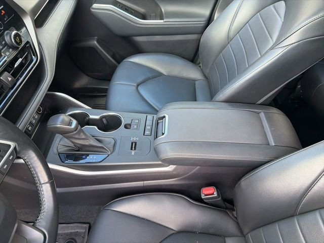 Used 2022 Toyota Highlander XLE image 12