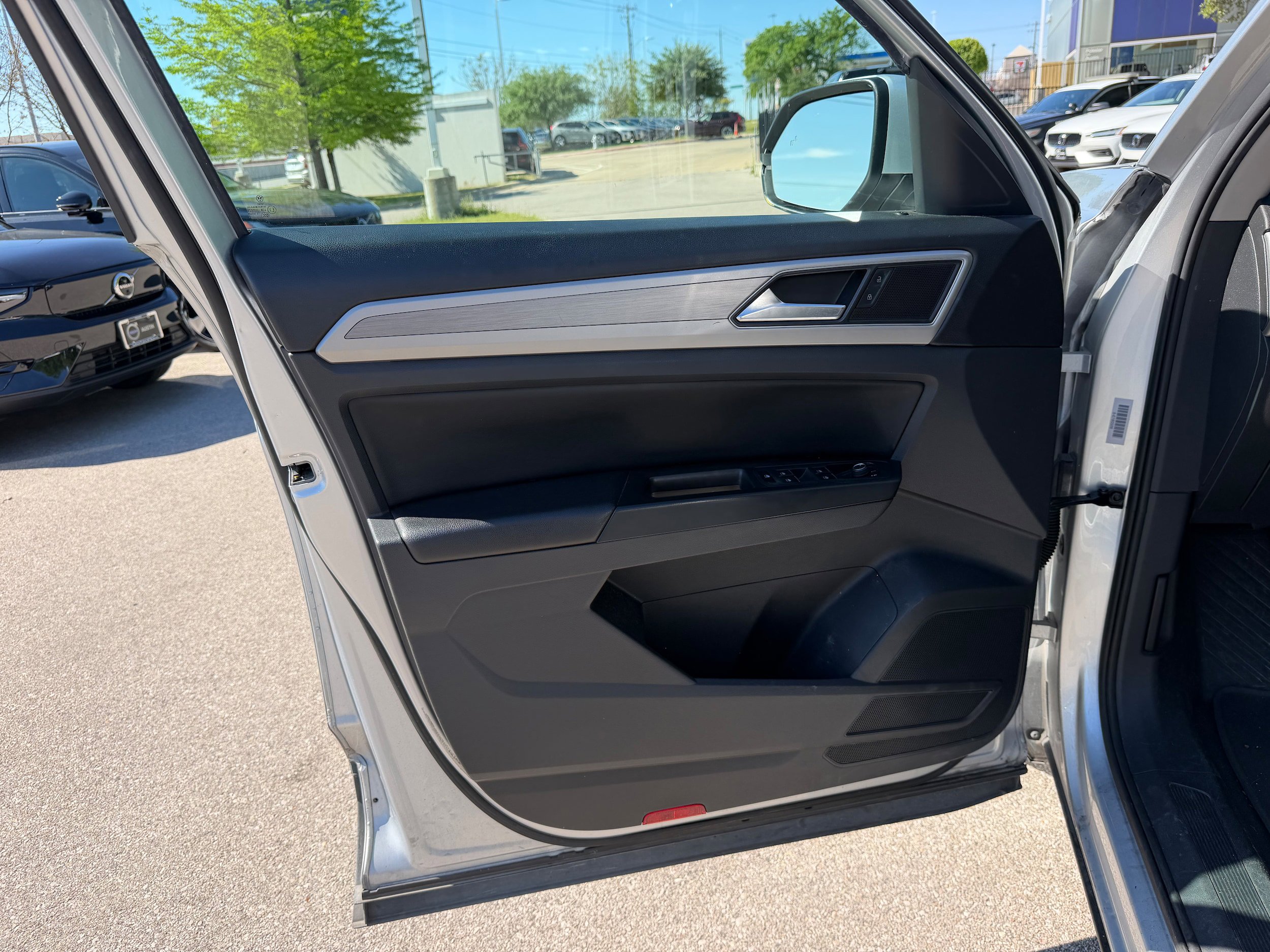 Used 2018 Volkswagen Atlas SE FWD image 24