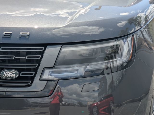 Certified 2025 Land Rover Range Rover SE image 9