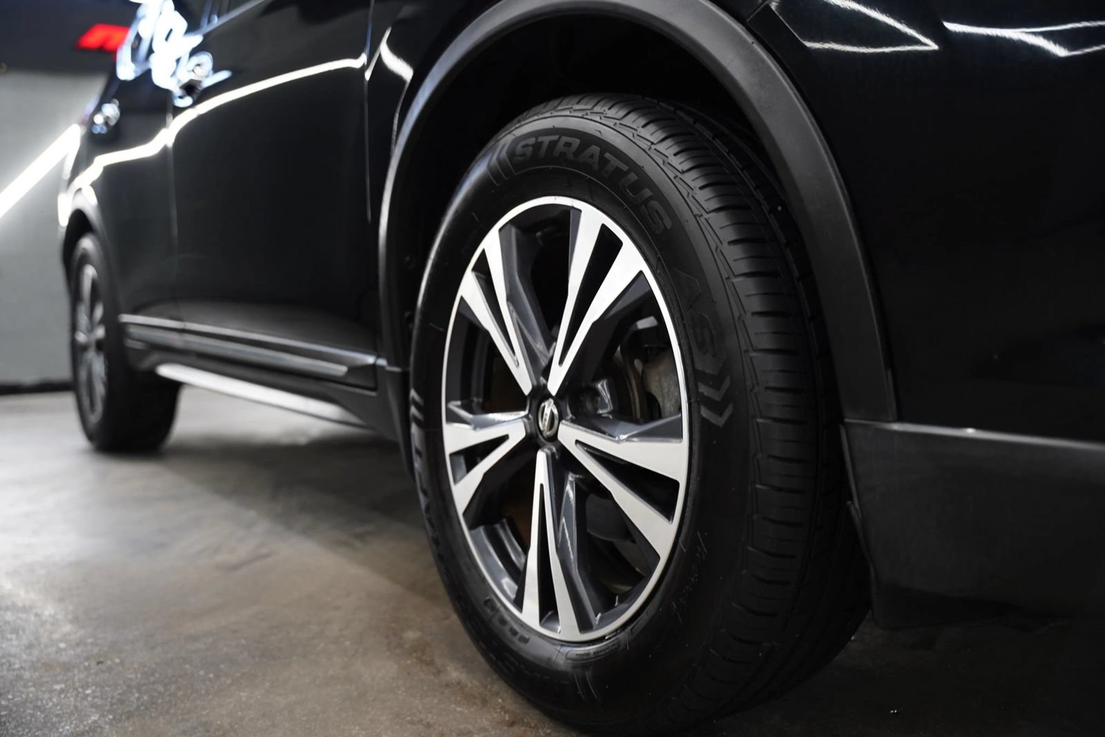 Used 2017 Nissan Rogue SL w/ SL Premium Package FWD image 9