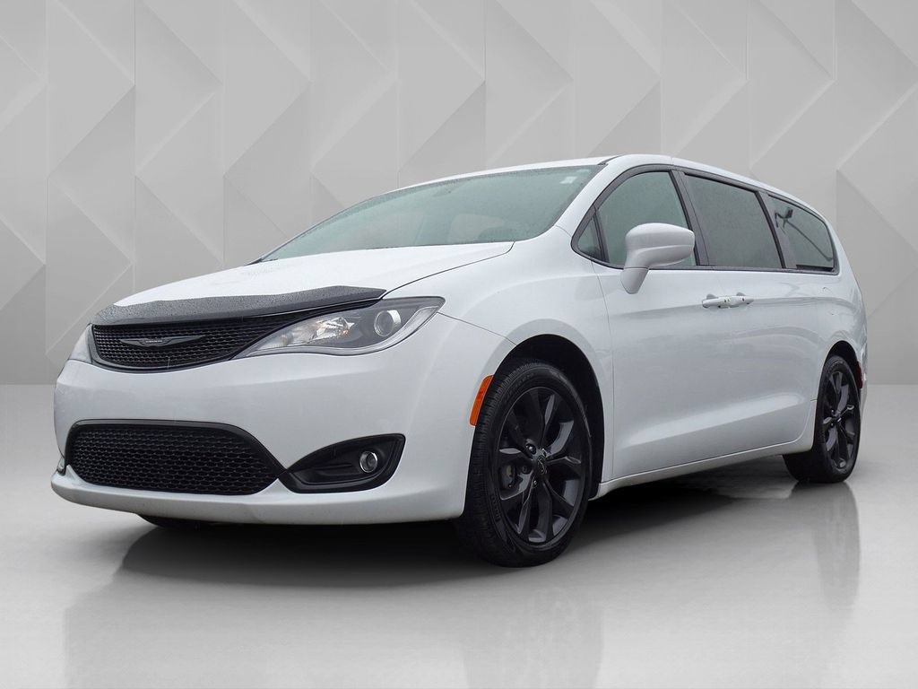 Used 2019 Chrysler Pacifica Touring Plus w/ S Appearance Package FWD image 1