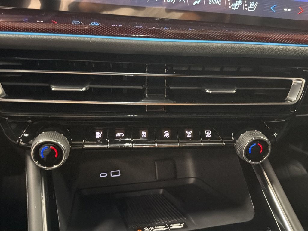 New 2027 Chevrolet Traverse RS w/ LPO, Floor Liner Package AWD/4WD image 24