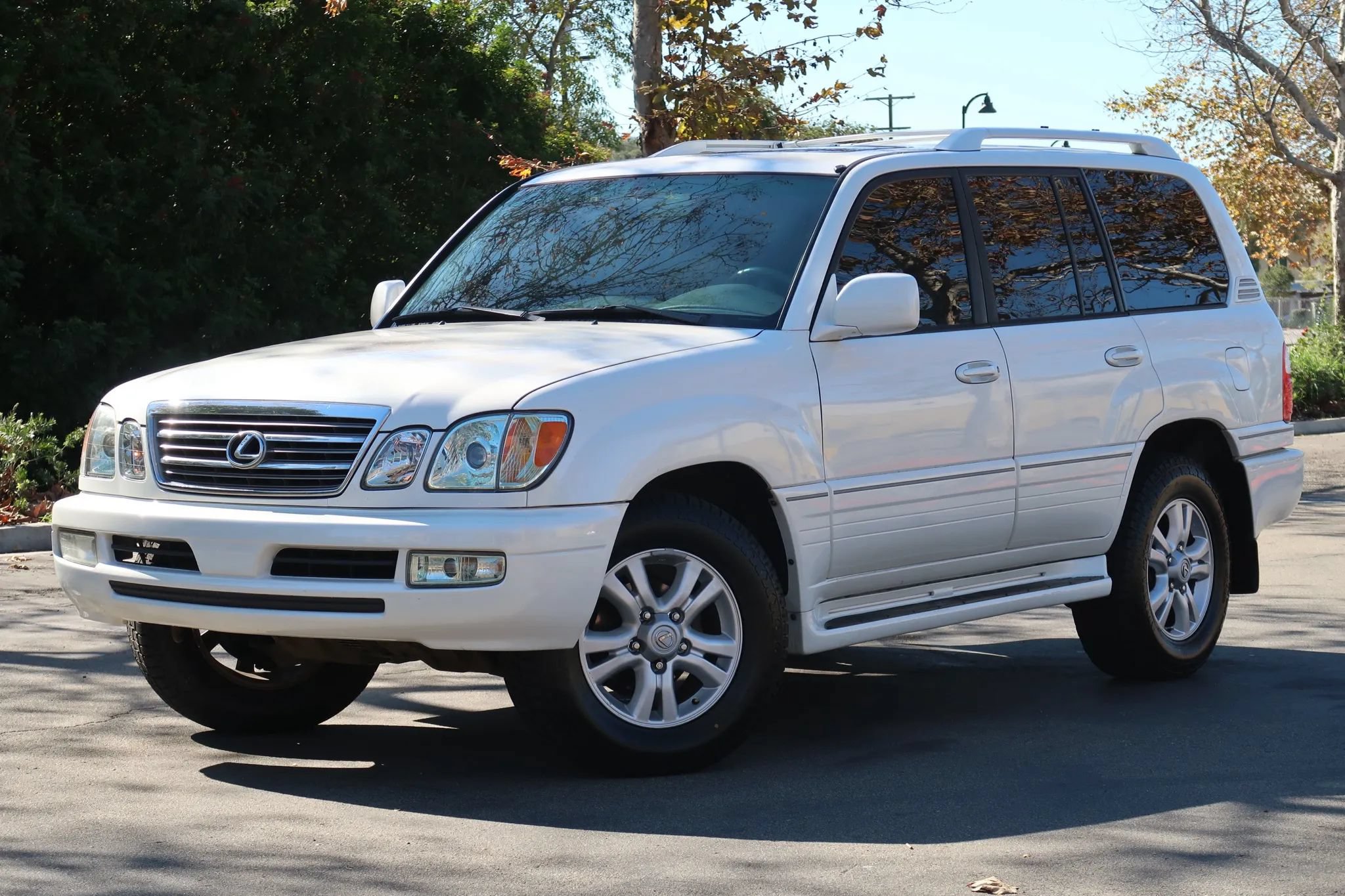 Used 2005 Lexus LX 470 4WD image 2