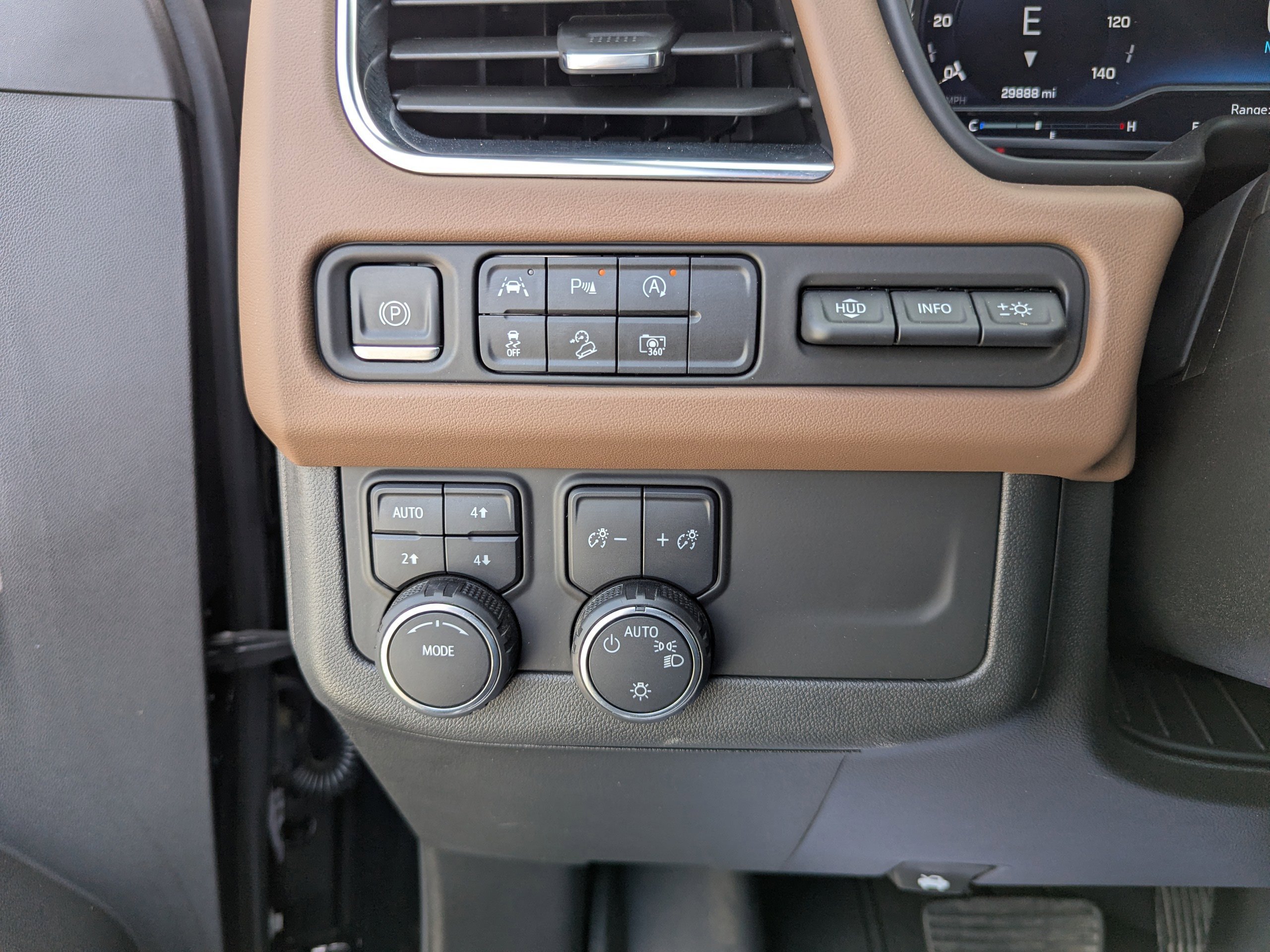 Certified 2024 Chevrolet Tahoe High Country AWD/4WD image 14