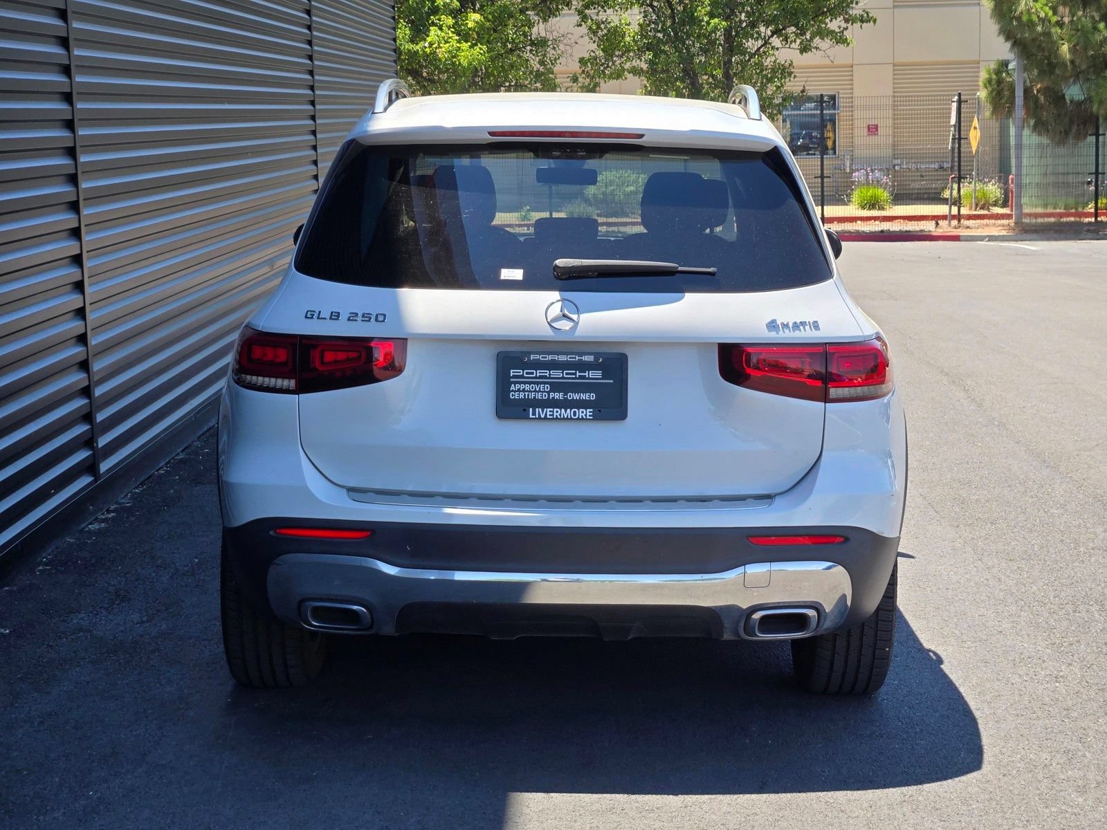 Used 2021 Mercedes-Benz GLB 250 4MATIC w/ Premium Package image 6