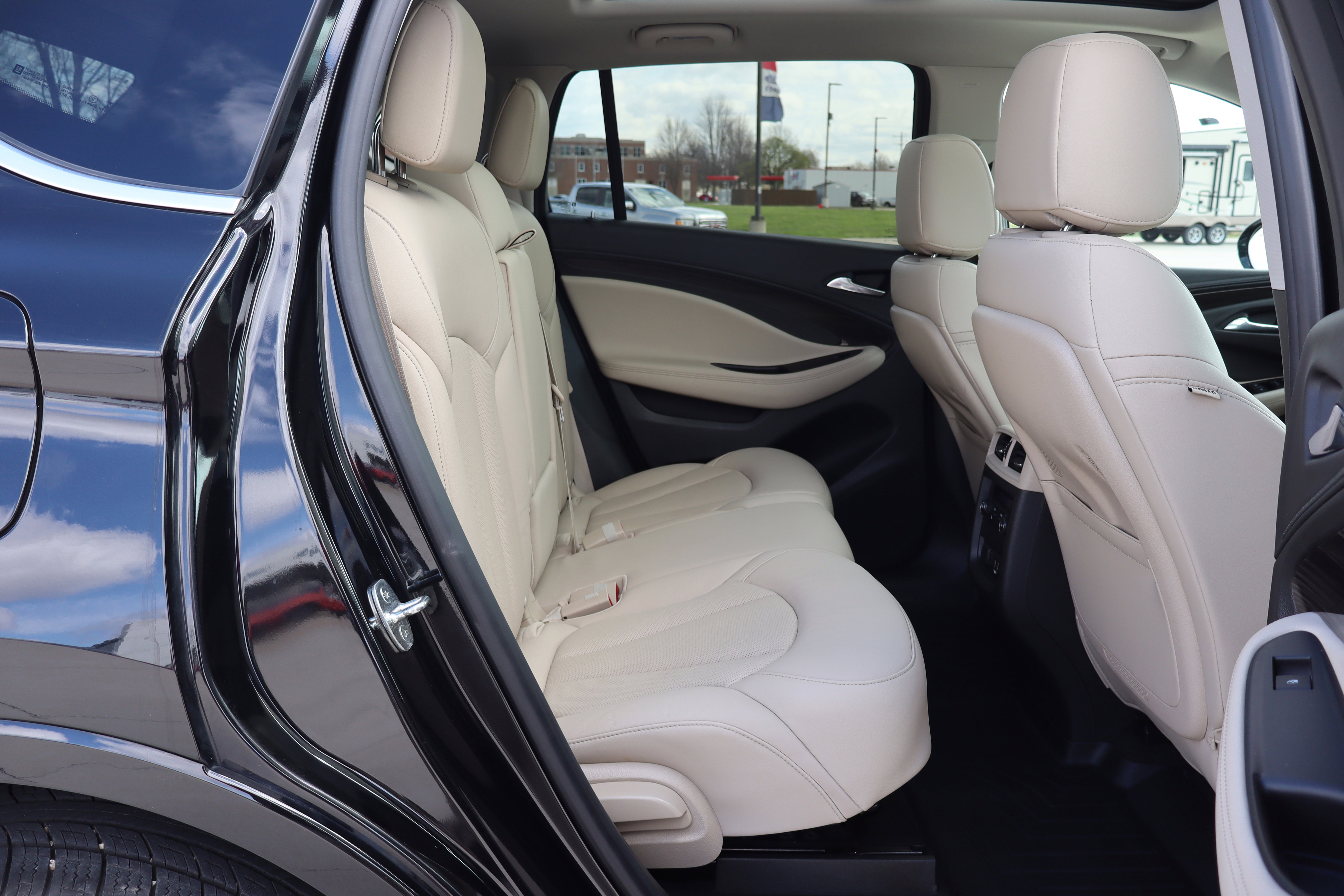 Used 2019 Buick Envision Premium w/ Driver Confidence Package image 11
