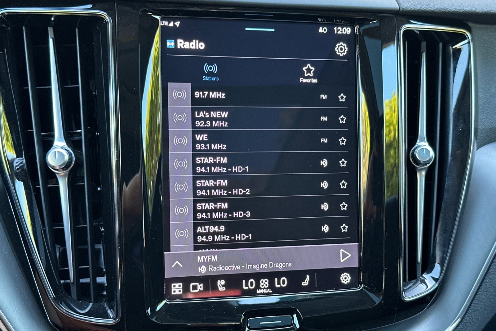 Certified 2025 Volvo XC60 B5 Core w/ Protection Package Premier image 20