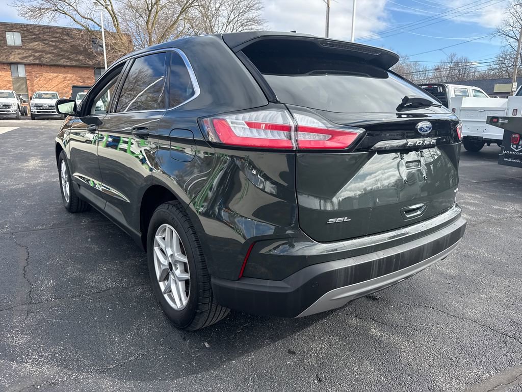 Used 2024 Ford Edge SEL w/ Convenience Package image 9