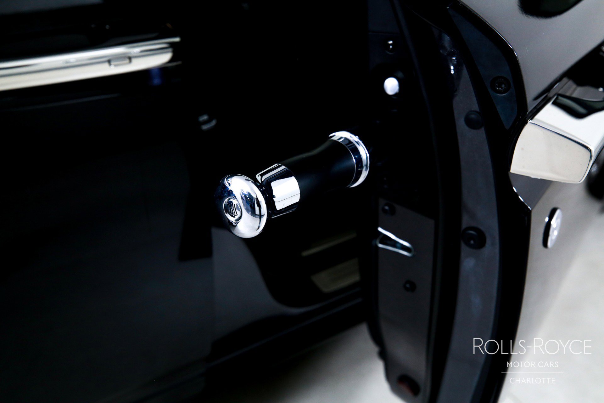Used 2015 Rolls-Royce Ghost image 32