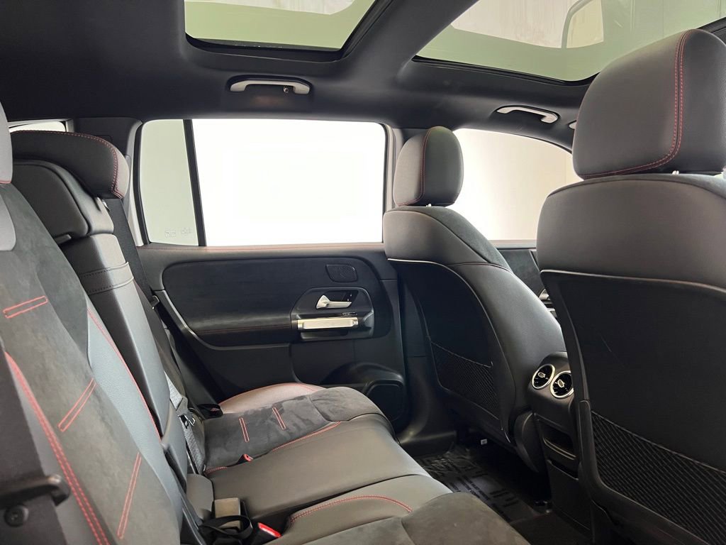 Used 2022 Mercedes-Benz EQB 300 4MATIC image 23