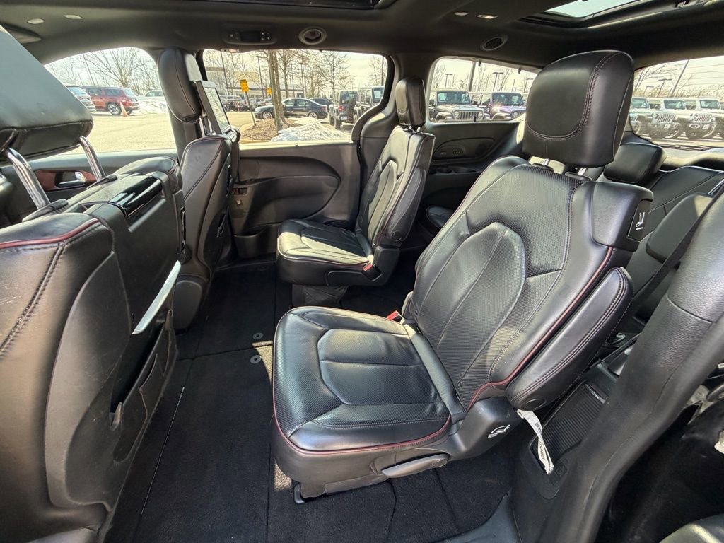 Used 2020 Chrysler Pacifica Limited image 17