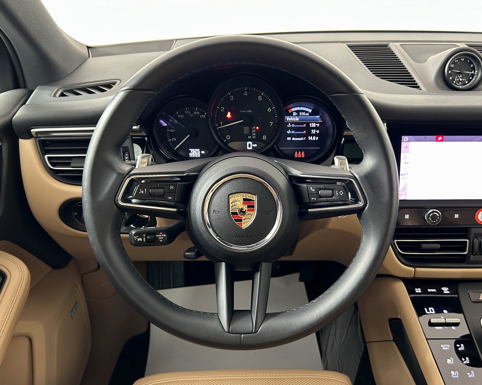 Used 2024 Porsche Macan image 17
