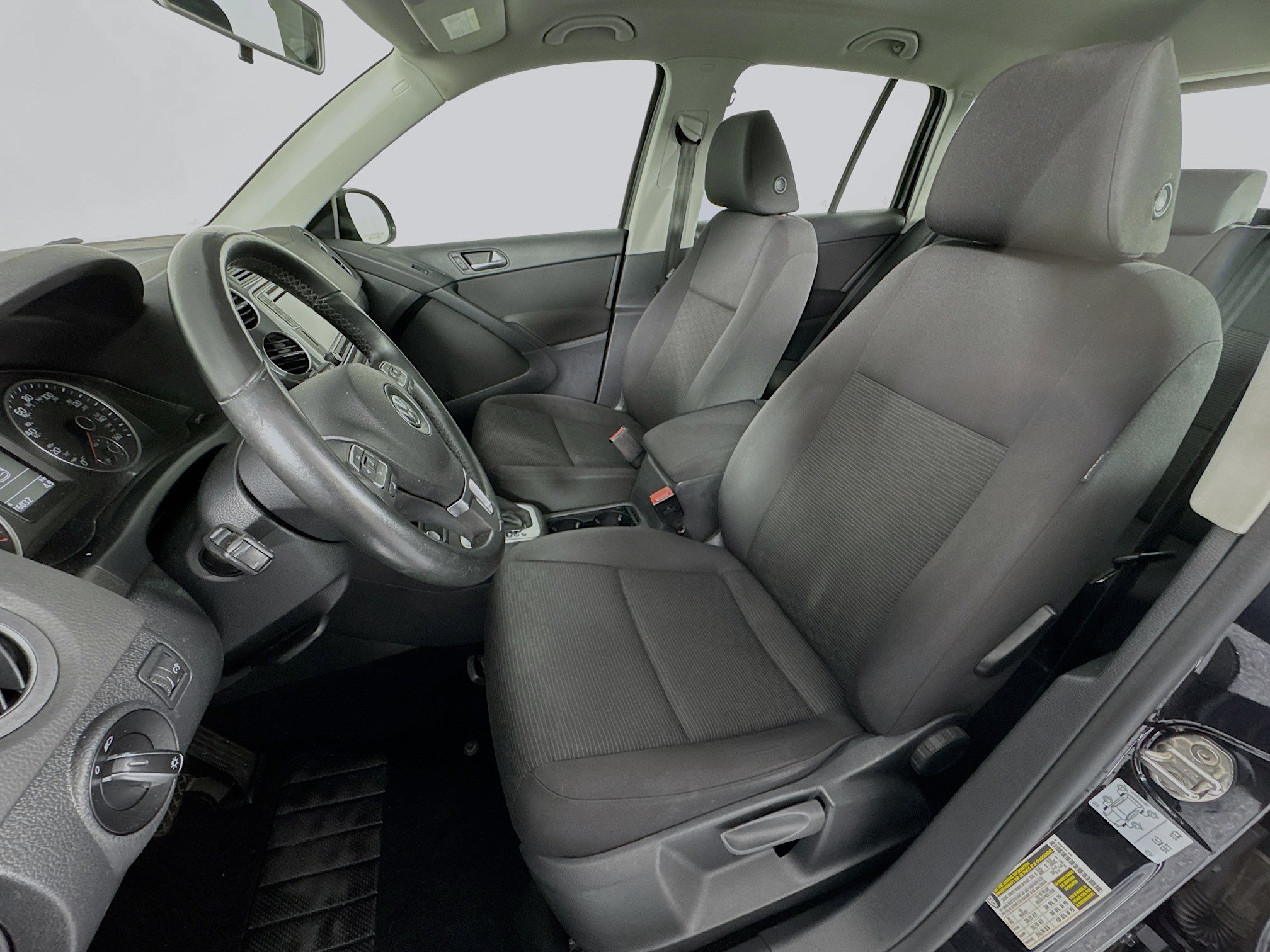 Used 2017 Volkswagen Tiguan Limited w/ Premium Package AWD/4WD image 19