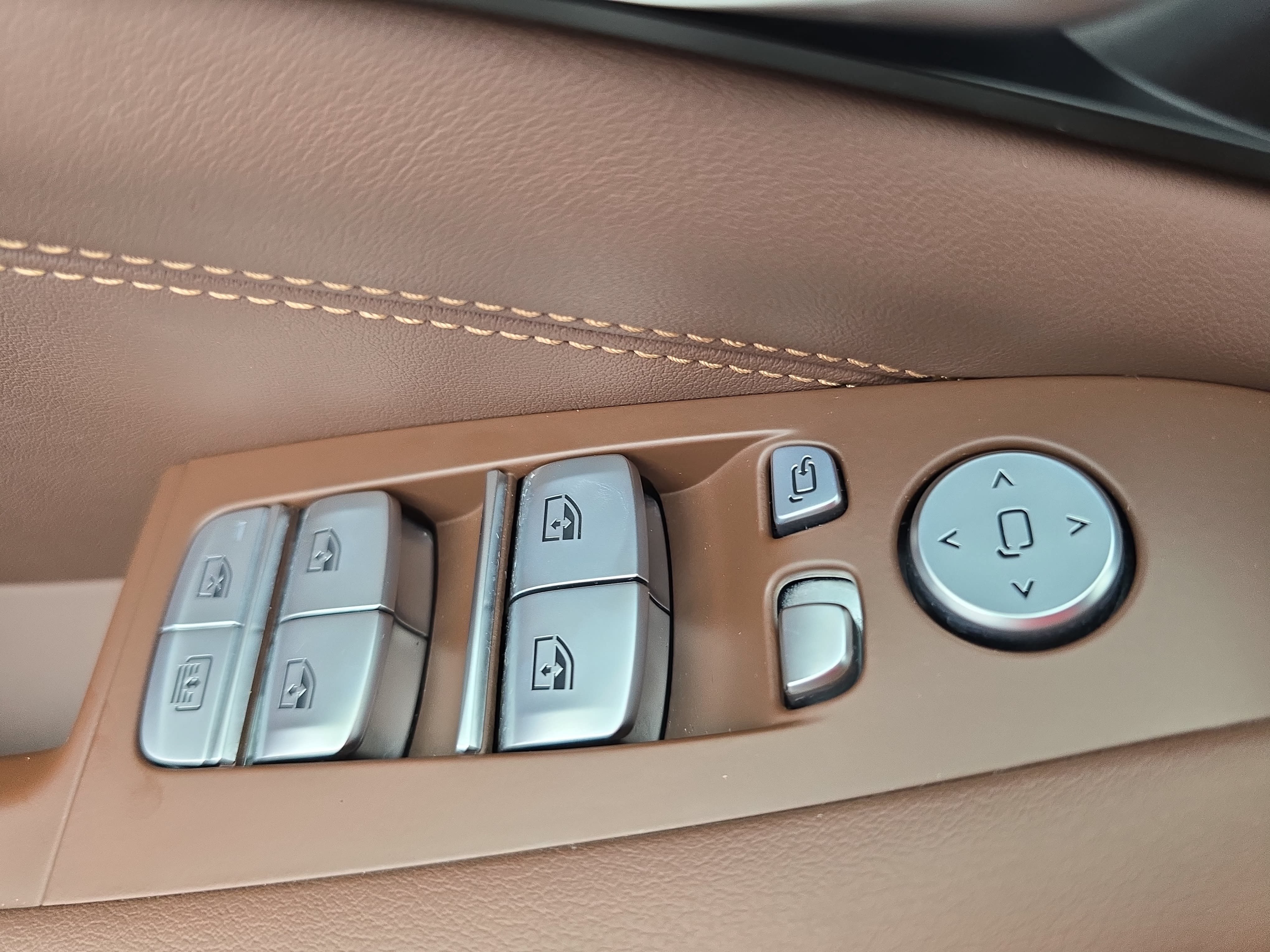 Used 2024 BMW X7 xDrive40i w/ M Sport Package AWD/4WD image 29
