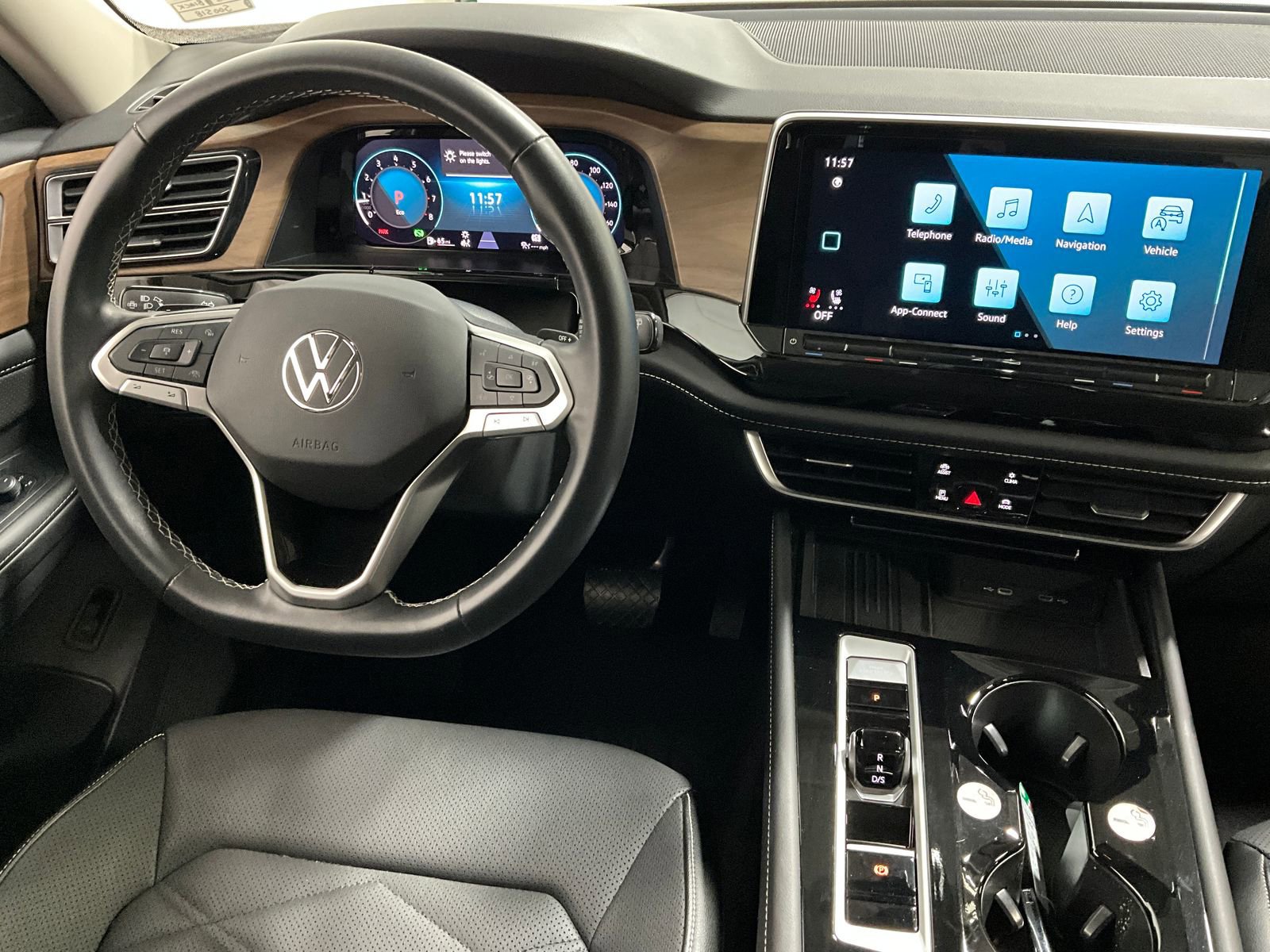 Used 2025 Volkswagen Atlas SE AWD/4WD image 5