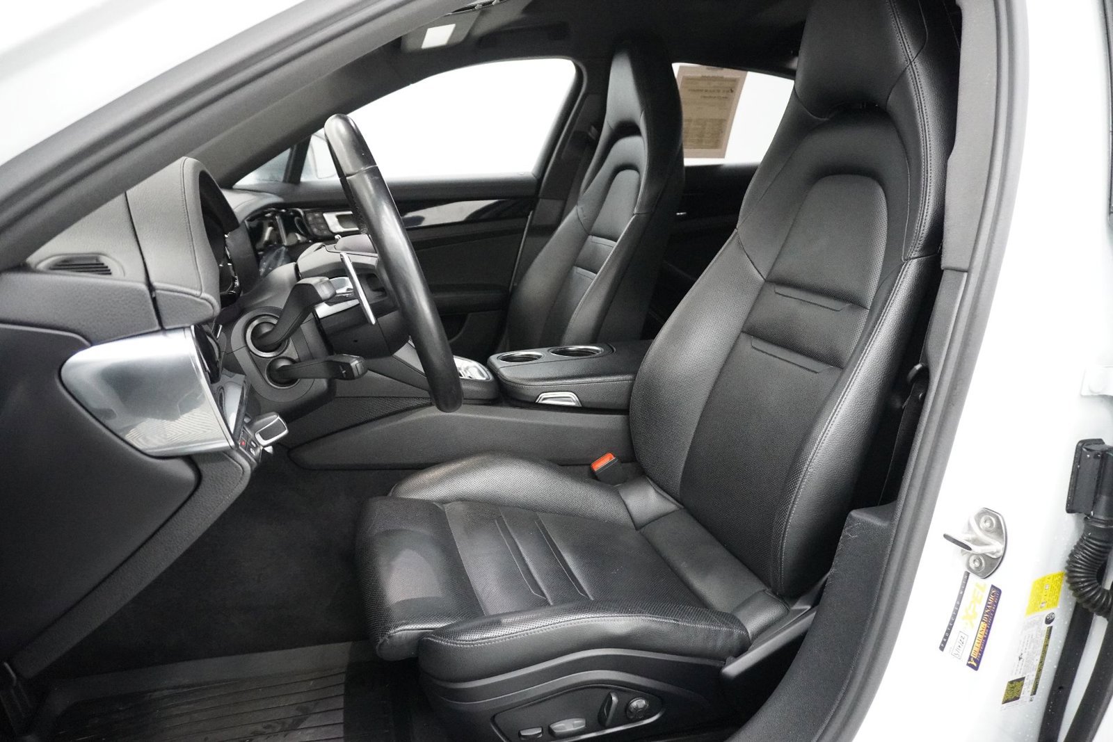 Used 2022 Porsche Panamera 4 w/ Premium Package image 5