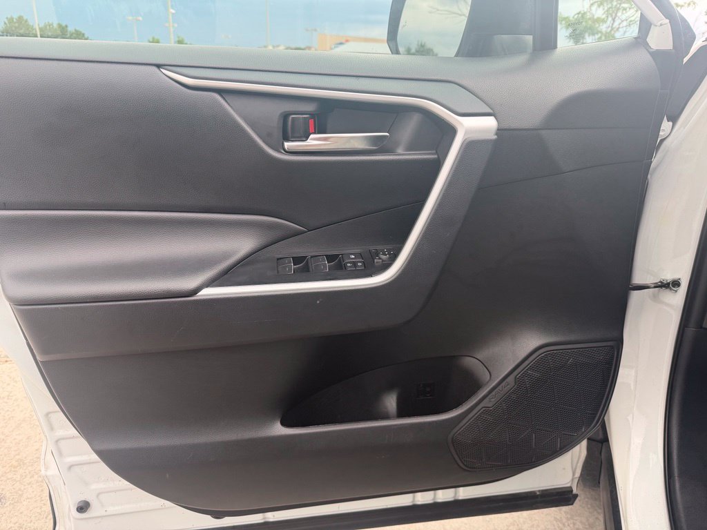 Used 2025 Toyota RAV4 XLE AWD/4WD image 19