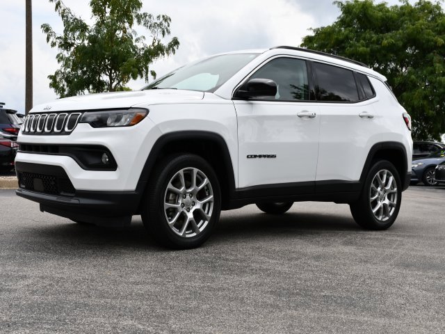 Used 2022 Jeep Compass Latitude image 3
