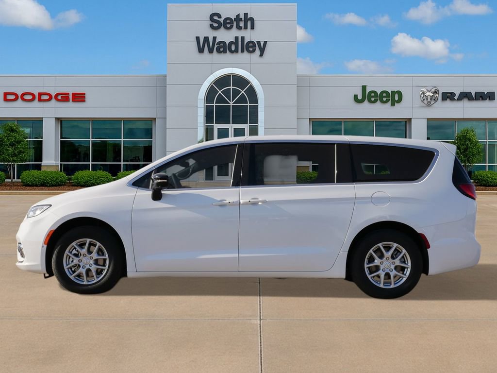 New 2026 Chrysler Pacifica Select image 4