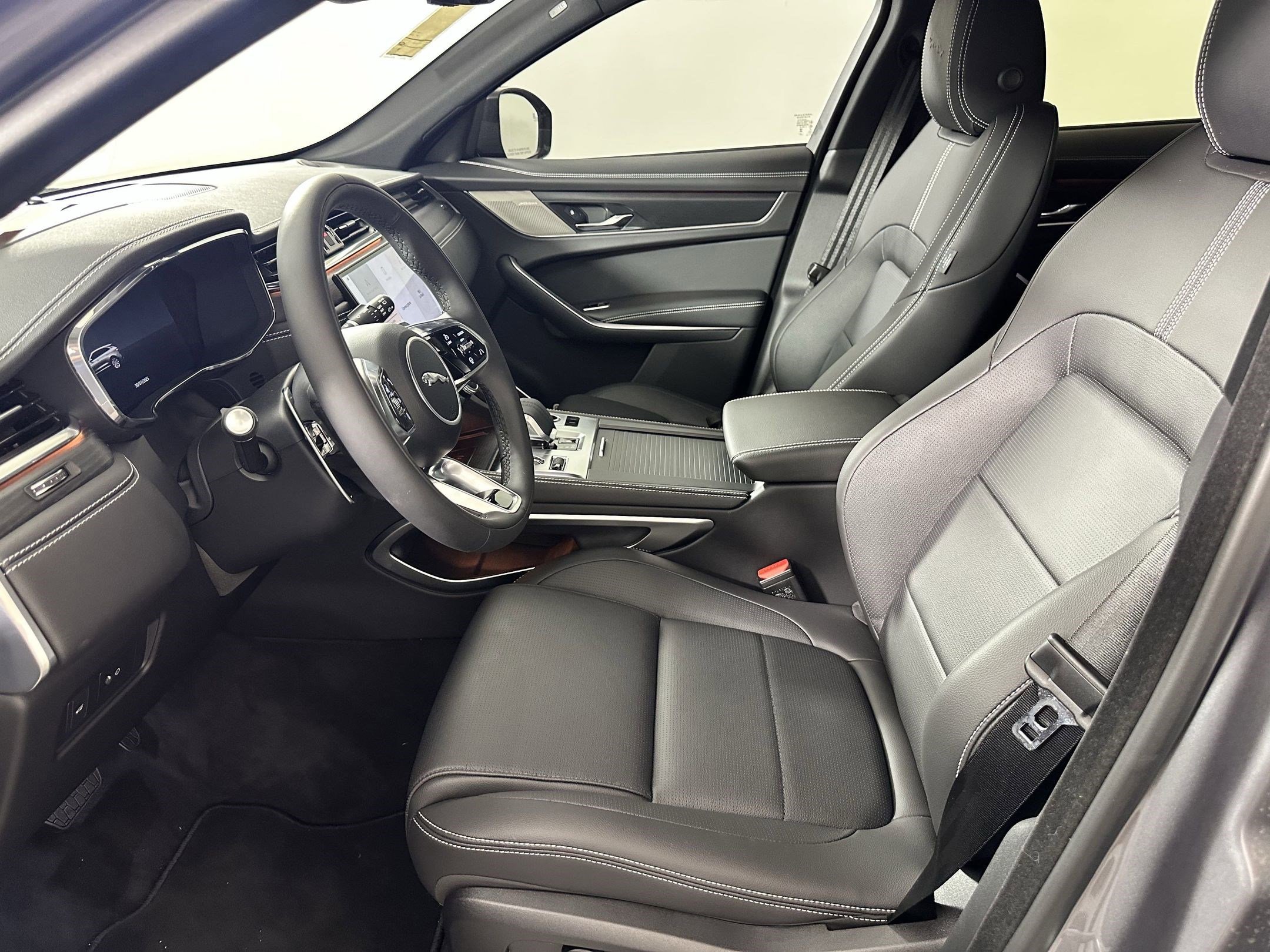 Used 2026 Jaguar F-PACE R-Dynamic S image 5