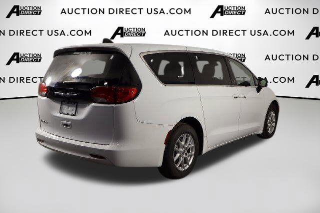 Used 2023 Chrysler Voyager LX FWD image 43