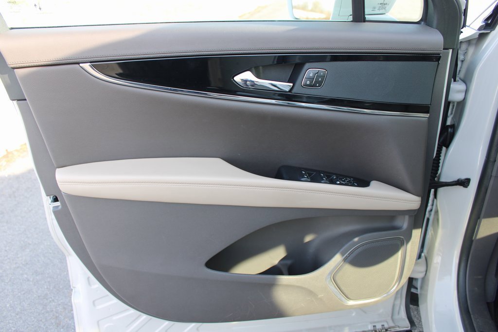 Used 2023 Lincoln Nautilus Reserve w/ Cargo Utility Package image 10