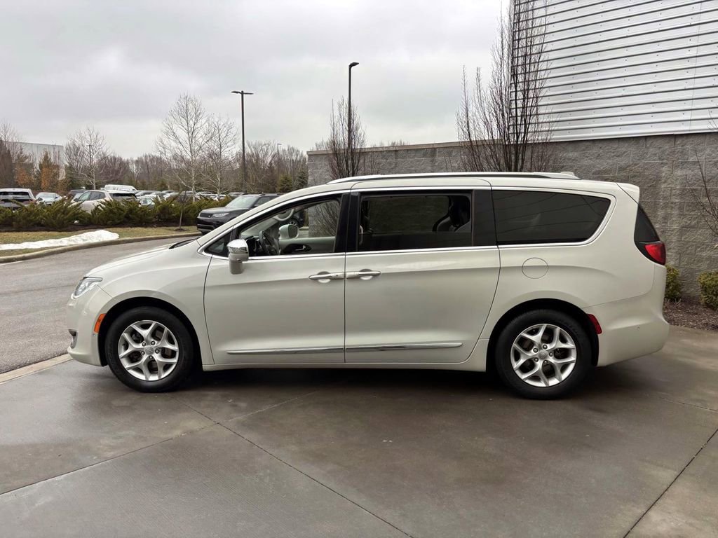 Used 2019 Chrysler Pacifica Limited w/ Advanced Safetytec Group image 4