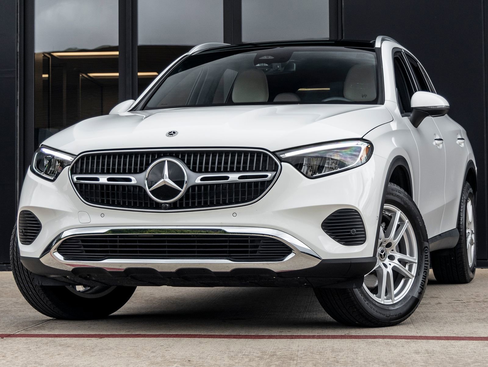 Used 2025 Mercedes-Benz GLC 300 image 1