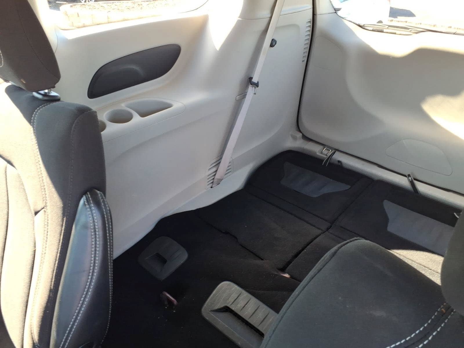 Used 2023 Chrysler Voyager LX FWD image 10