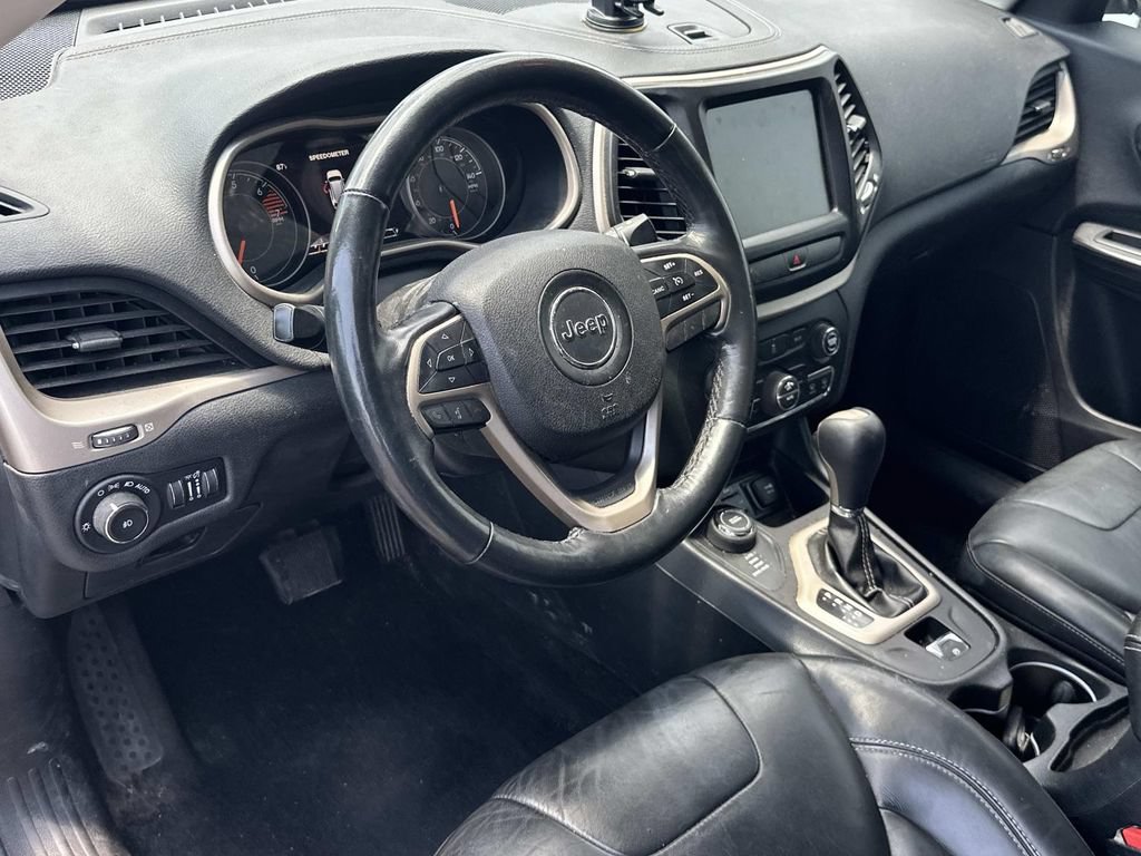 Used 2016 Jeep Cherokee Limited AWD/4WD image 2