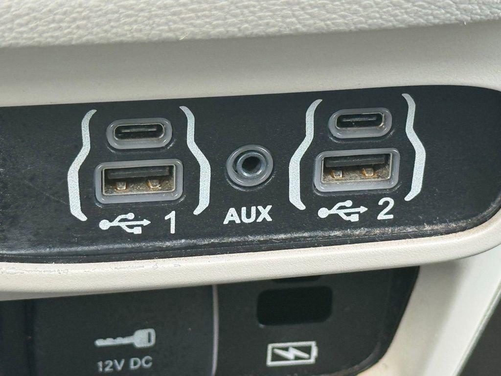 Used 2022 Chrysler Pacifica Touring-L FWD image 25